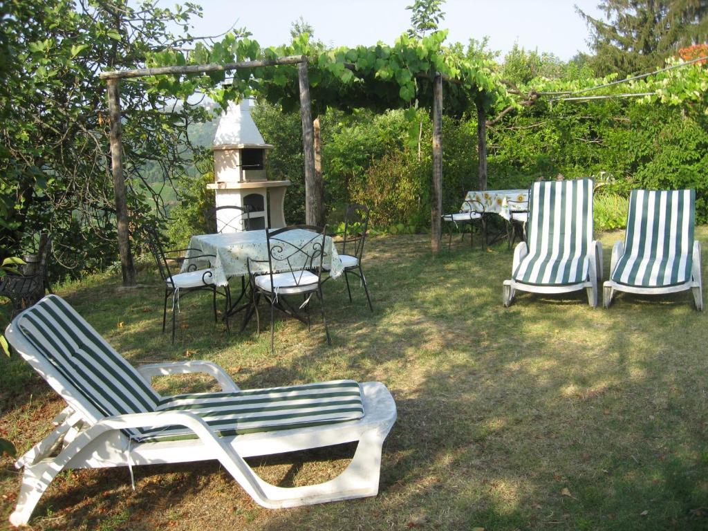 Agriturismo Cascina Serra Cossano Belbo ภายนอก รูปภาพ