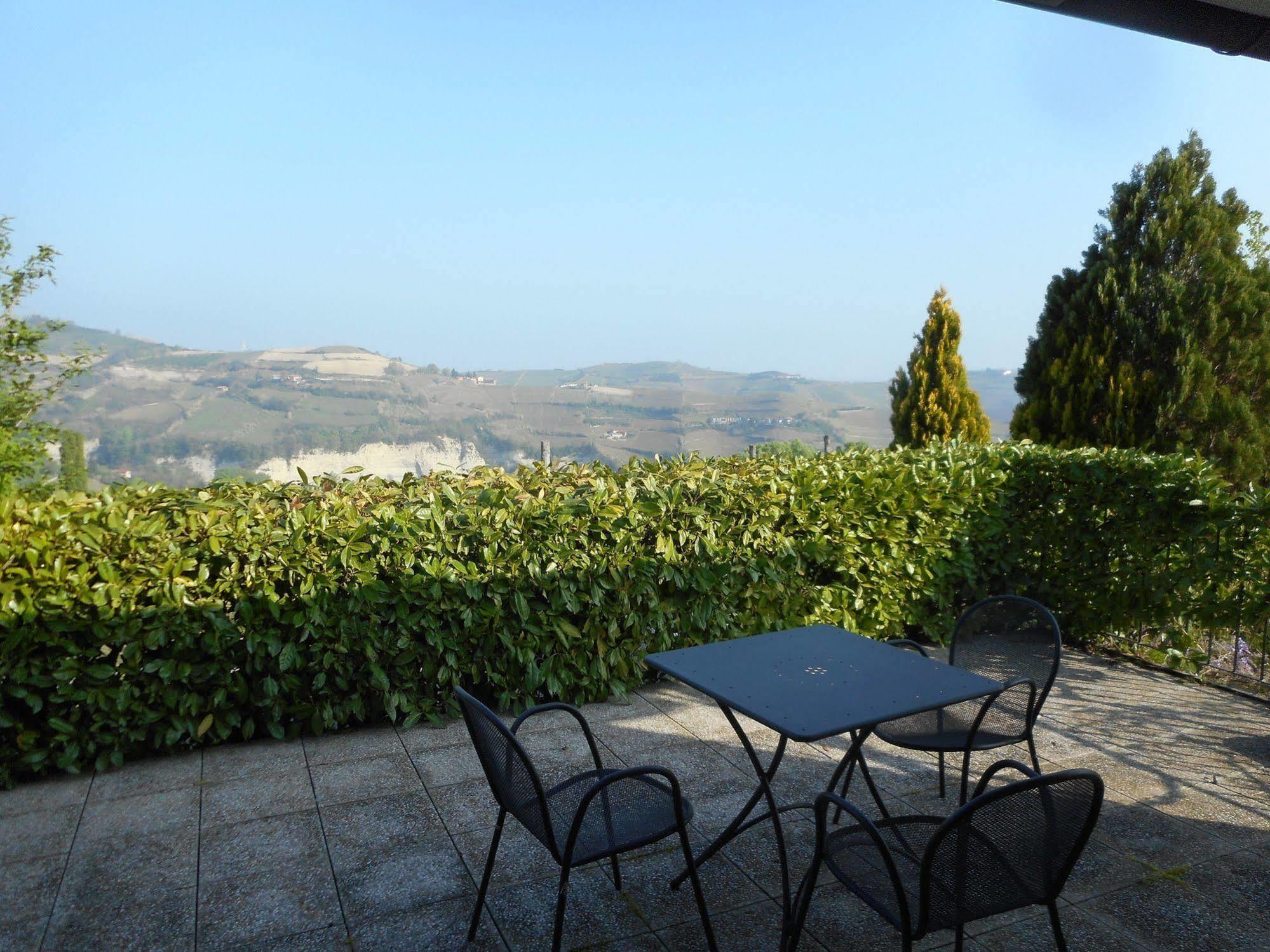 Agriturismo Cascina Serra Cossano Belbo ภายนอก รูปภาพ