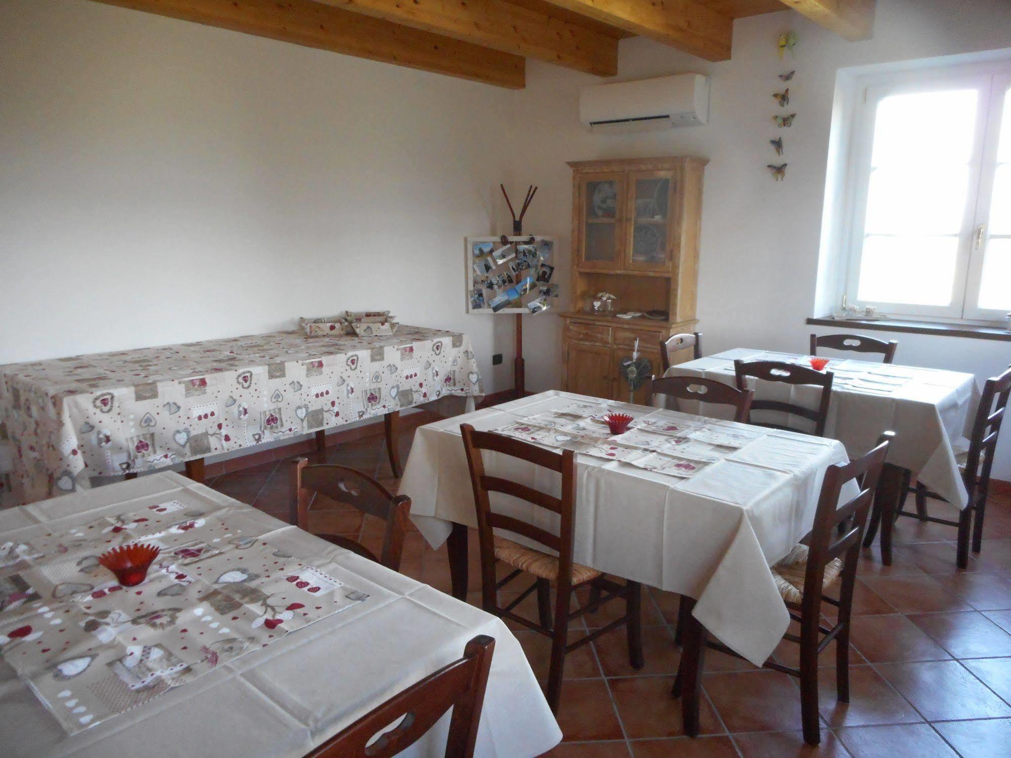 Agriturismo Cascina Serra Cossano Belbo ภายนอก รูปภาพ