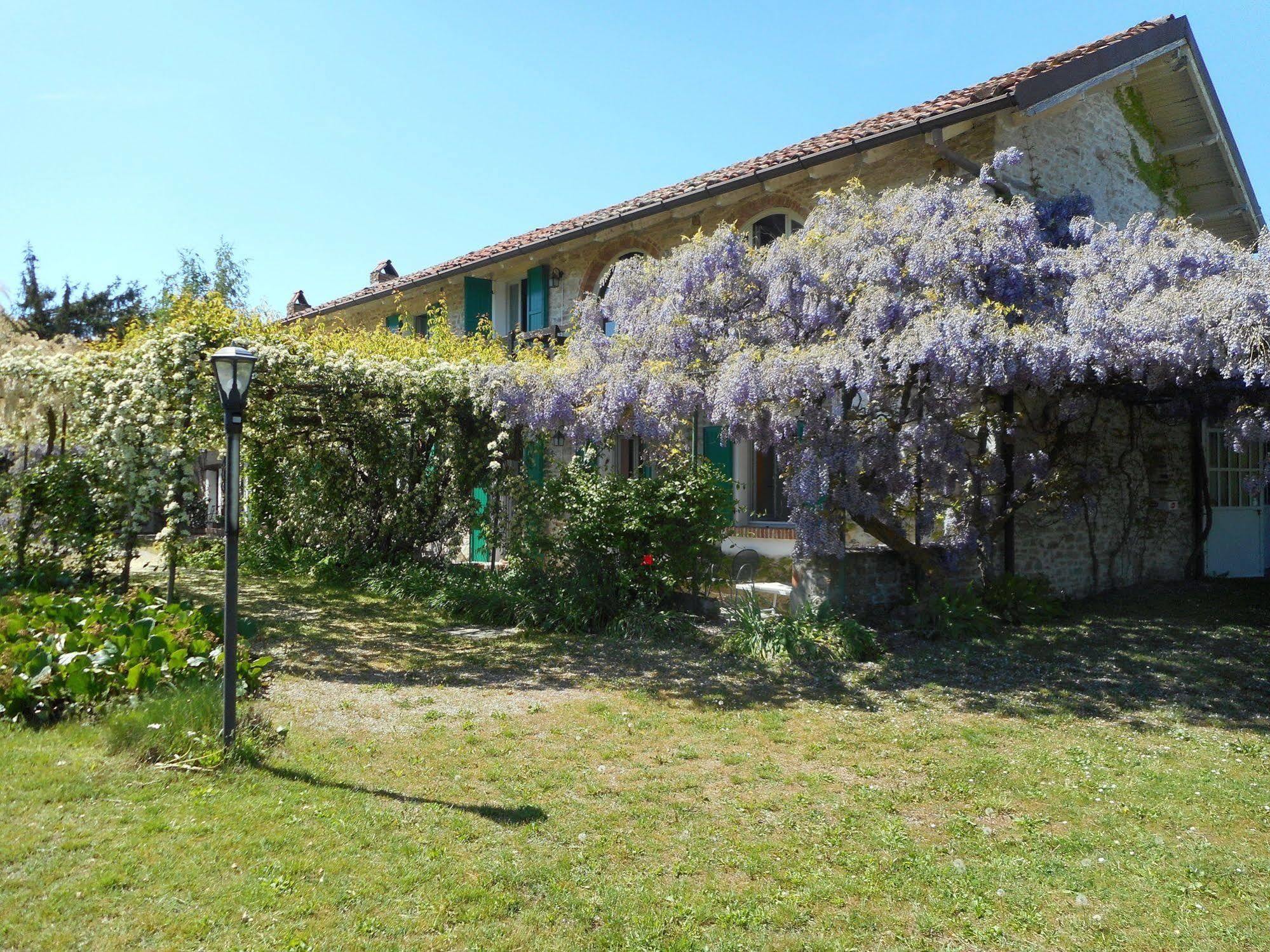 Agriturismo Cascina Serra Cossano Belbo ภายนอก รูปภาพ